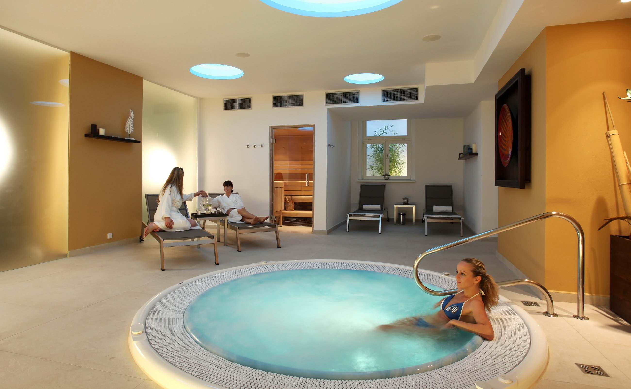 [Jacuzzi a sauna]